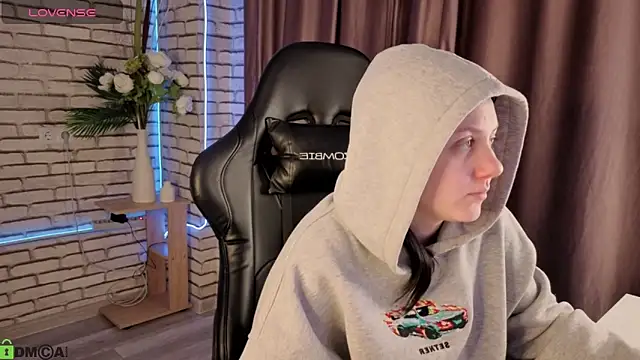 Snapshot of Kvetachka chatting on 12-02-25, 01:00 Kvetachka online show from 12-02-25, 01:00