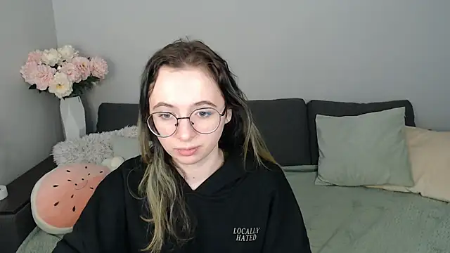 Snapshot of Mini_Diva chatting on 10-29-25, 09:11 Mini Diva online show from 10-29-25, 09:11