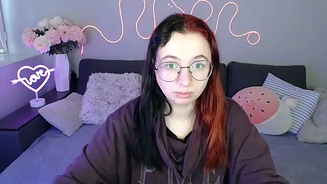 Snapshot of Mini_Diva chatting on 11-07-25, 09:09 Mini Diva online show from 11-07-25, 09:09