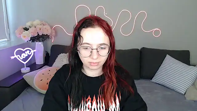 Snapshot of Mini_Diva chatting on 11-11-25, 09:09 Mini Diva online show from 11-11-25, 09:09