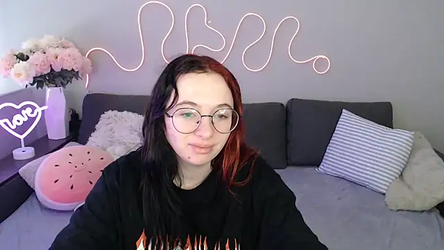 Snapshot of Mini_Diva chatting on 11-12-25, 09:10 Mini Diva online show from 11-12-25, 09:10