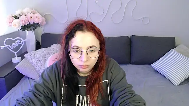 Snapshot of Mini_Diva chatting on 11-21-25, 09:08 Mini Diva online show from 11-21-25, 09:08