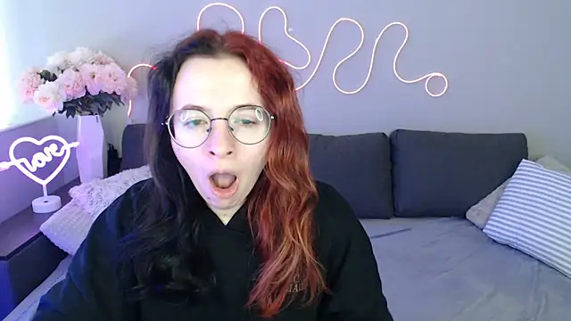 Snapshot of Mini_Diva chatting on 11-22-25, 09:08 Mini Diva online show from 11-22-25, 09:08