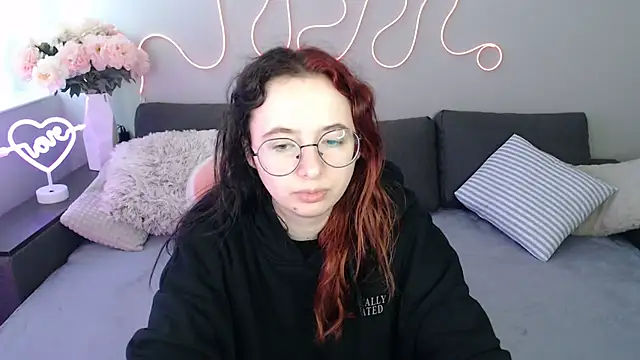 Snapshot of Mini_Diva chatting on 11-26-25, 09:10 Mini Diva online show from 11-26-25, 09:10