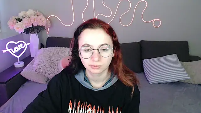 Snapshot of Mini_Diva chatting on 11-30-25, 09:13 Mini Diva online show from 11-30-25, 09:13