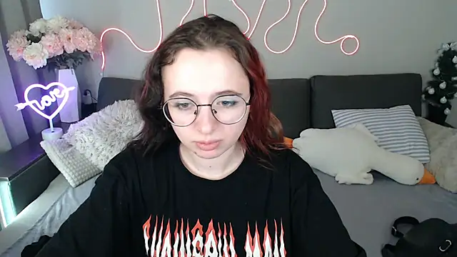 Mini Diva online show from 04-21-26, 08:31