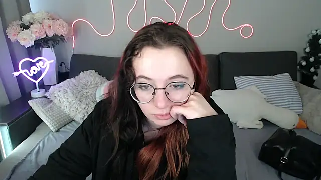 Mini Diva online show from 04-22-26, 08:06