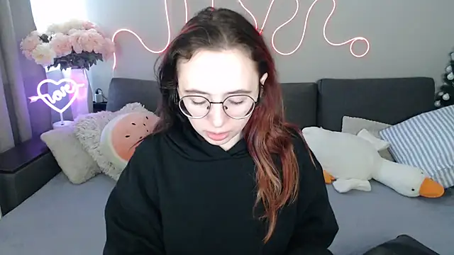 Mini Diva online show from 04-27-26, 08:23