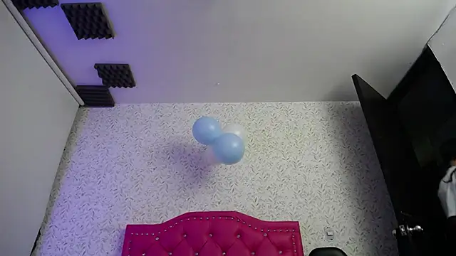 luly pink online show from 10-11-25, 04:12