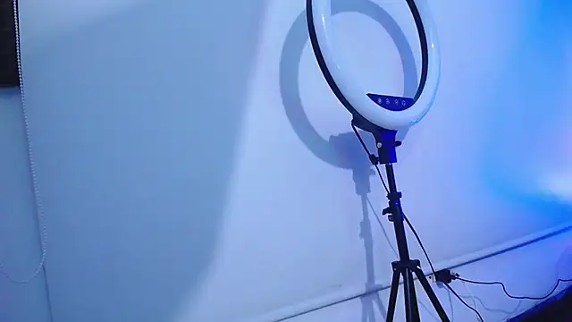 luly pink online show from 10-17-25, 04:04