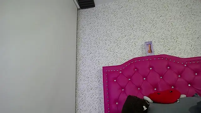 luly pink online show from 10-23-25, 04:12