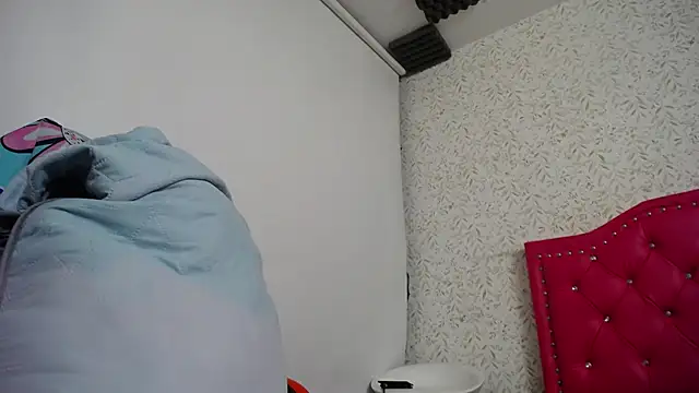 Snapshot of luly_pink chatting on 05-13-26, 03:59 luly pink online show from 05-13-26, 03:59