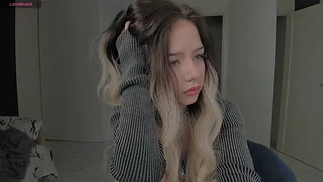 Snapshot of KellyBarton chatting on 12-05-24, 05:28 KellyBarton online show from 12-05-24, 05:28