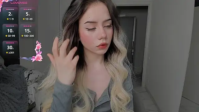 Snapshot of KellyBarton chatting on 12-08-24, 08:04 KellyBarton online show from 12-08-24, 08:04