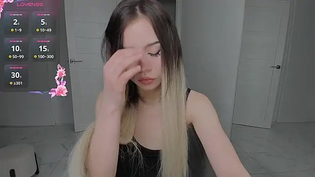 Snapshot of KellyBarton chatting on 12-16-24, 07:10 KellyBarton online show from 12-16-24, 07:10