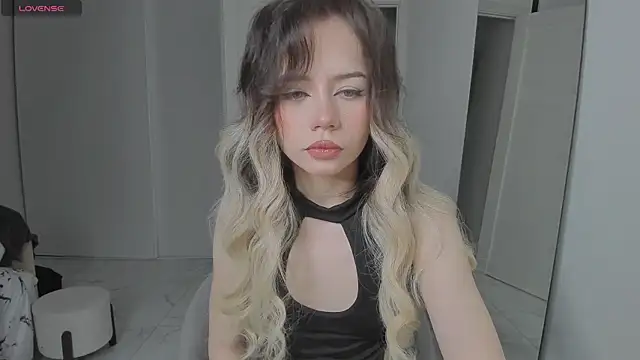 Snapshot of KellyBarton chatting on 12-17-24, 06:20 KellyBarton online show from 12-17-24, 06:20