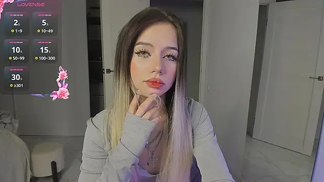 Snapshot of KellyBarton chatting on 01-18-25, 05:37 KellyBarton online show from 01-18-25, 05:37