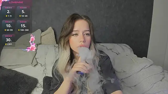 Snapshot of KellyBarton chatting on 01-21-25, 10:51 KellyBarton online show from 01-21-25, 10:51