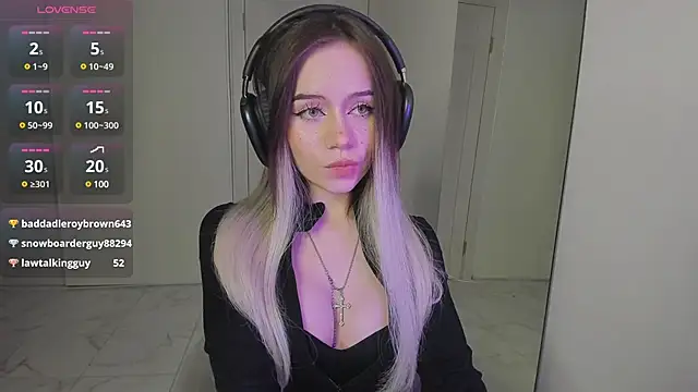 Snapshot of KellyBarton chatting on 03-18-25, 10:58 KellyBarton online show from 03-18-25, 10:58