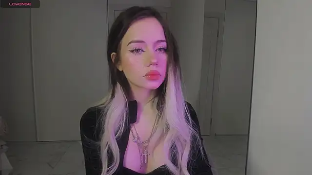 Snapshot of KellyBarton chatting on 03-22-25, 07:09 KellyBarton online show from 03-22-25, 07:09