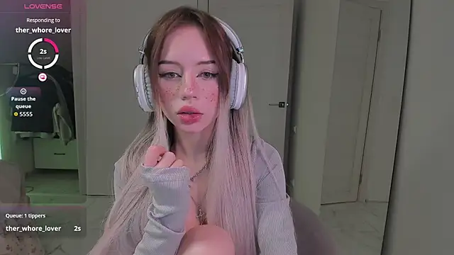 Snapshot of KellyBarton chatting on 10-29-25, 08:32 KellyBarton online show from 10-29-25, 08:32