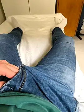 Snapshot of onbifeet chatting on 02-27-25, 01:17 onbifeet online show from 02-27-25, 01:17