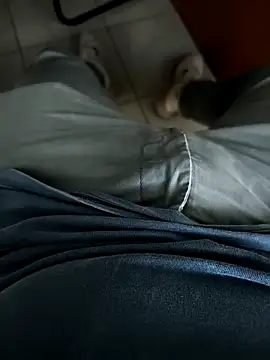 onbifeet online show from 12-17-25, 02:12