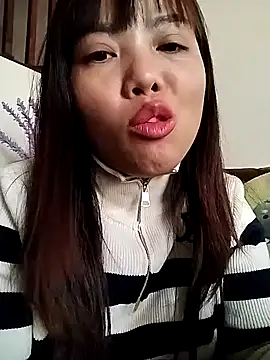 Snapshot of Lady-big91 chatting on 01-06-25, 06:36 Lady-big91 online show from 01-06-25, 06:36