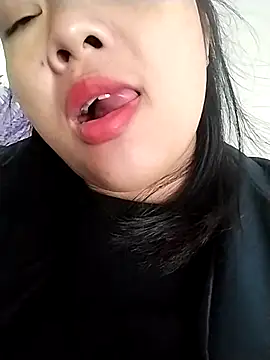 Snapshot of Lady-big91 chatting on 12-14-25, 05:24 Lady-big91 online show from 12-14-25, 05:24