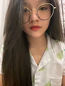 Snapshot of Krixxi22 chatting on 12-11-24, 01:39 Krixxi22 online show from 12-11-24, 01:39