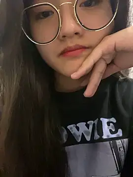 Snapshot of Krixxi22 chatting on 12-17-24, 03:39 Krixxi22 online show from 12-17-24, 03:39