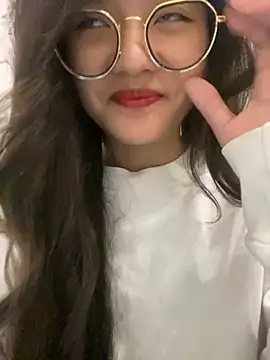 Snapshot of Krixxi22 chatting on 12-22-24, 01:00 Krixxi22 online show from 12-22-24, 01:00