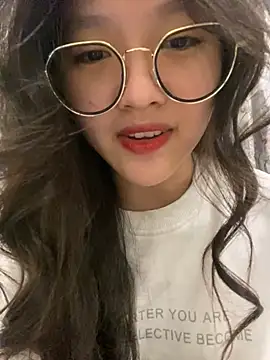 Snapshot of Krixxi22 chatting on 12-24-24, 03:47 Krixxi22 online show from 12-24-24, 03:47