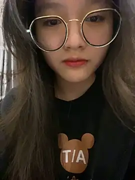 Snapshot of Krixxi22 chatting on 12-28-24, 03:04 Krixxi22 online show from 12-28-24, 03:04