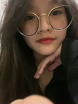 Snapshot of Krixxi22 chatting on 12-29-24, 03:35 Krixxi22 online show from 12-29-24, 03:35