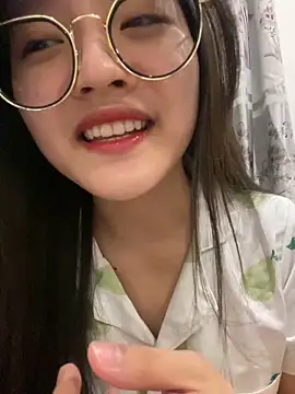 Snapshot of Krixxi22 chatting on 01-08-25, 02:03 Krixxi22 online show from 01-08-25, 02:03