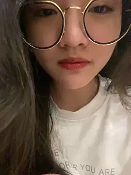 Snapshot of Krixxi22 chatting on 01-11-25, 04:36 Krixxi22 online show from 01-11-25, 04:36