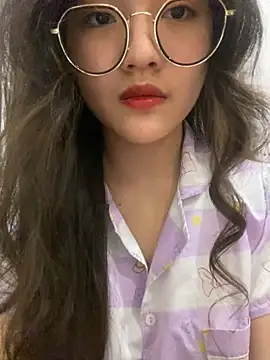 Snapshot of Krixxi22 chatting on 03-04-25, 02:32 Krixxi22 online show from 03-04-25, 02:32