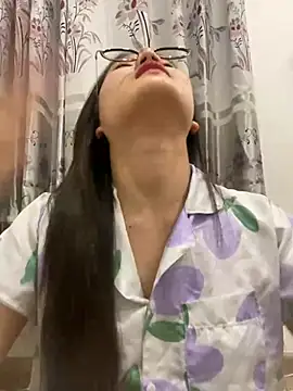 Snapshot of Krixxi22 chatting on 03-05-25, 02:45 Krixxi22 online show from 03-05-25, 02:45