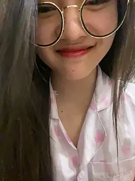 Snapshot of Krixxi22 chatting on 03-09-25, 03:05 Krixxi22 online show from 03-09-25, 03:05