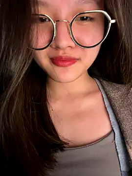 Snapshot of Krixxi22 chatting on 09-15-25, 03:23 Krixxi22 online show from 09-15-25, 03:23