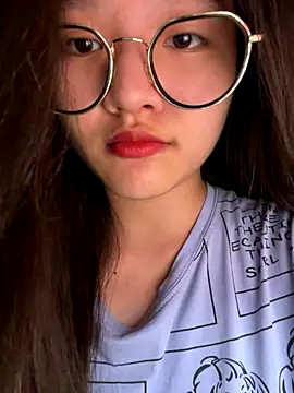 Snapshot of Krixxi22 chatting on 09-23-25, 04:32 Krixxi22 online show from 09-23-25, 04:32