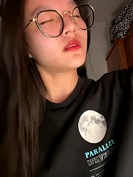 Snapshot of Krixxi22 chatting on 09-24-25, 03:59 Krixxi22 online show from 09-24-25, 03:59