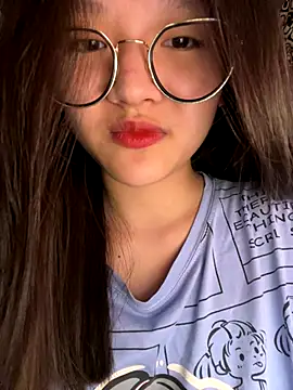 Snapshot of Krixxi22 chatting on 10-05-25, 01:42 Krixxi22 online show from 10-05-25, 01:42