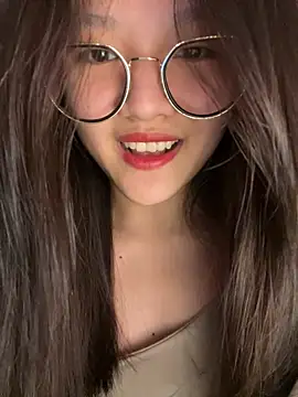 Snapshot of Krixxi22 chatting on 10-07-25, 04:15 Krixxi22 online show from 10-07-25, 04:15