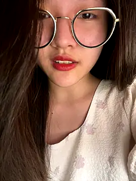 Snapshot of Krixxi22 chatting on 10-08-25, 02:14 Krixxi22 online show from 10-08-25, 02:14