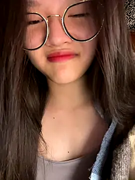 Snapshot of Krixxi22 chatting on 10-13-25, 03:01 Krixxi22 online show from 10-13-25, 03:01