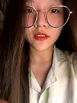 Snapshot of Krixxi22 chatting on 10-17-25, 03:25 Krixxi22 online show from 10-17-25, 03:25