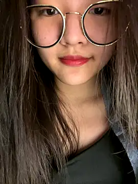 Snapshot of Krixxi22 chatting on 10-22-25, 04:40 Krixxi22 online show from 10-22-25, 04:40