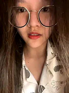 Snapshot of Krixxi22 chatting on 10-23-25, 02:16 Krixxi22 online show from 10-23-25, 02:16